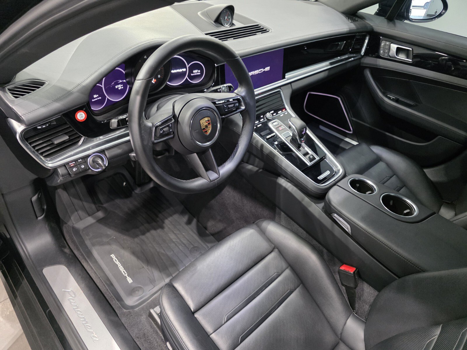 Used 2023 Porsche Panamera RWD image 7