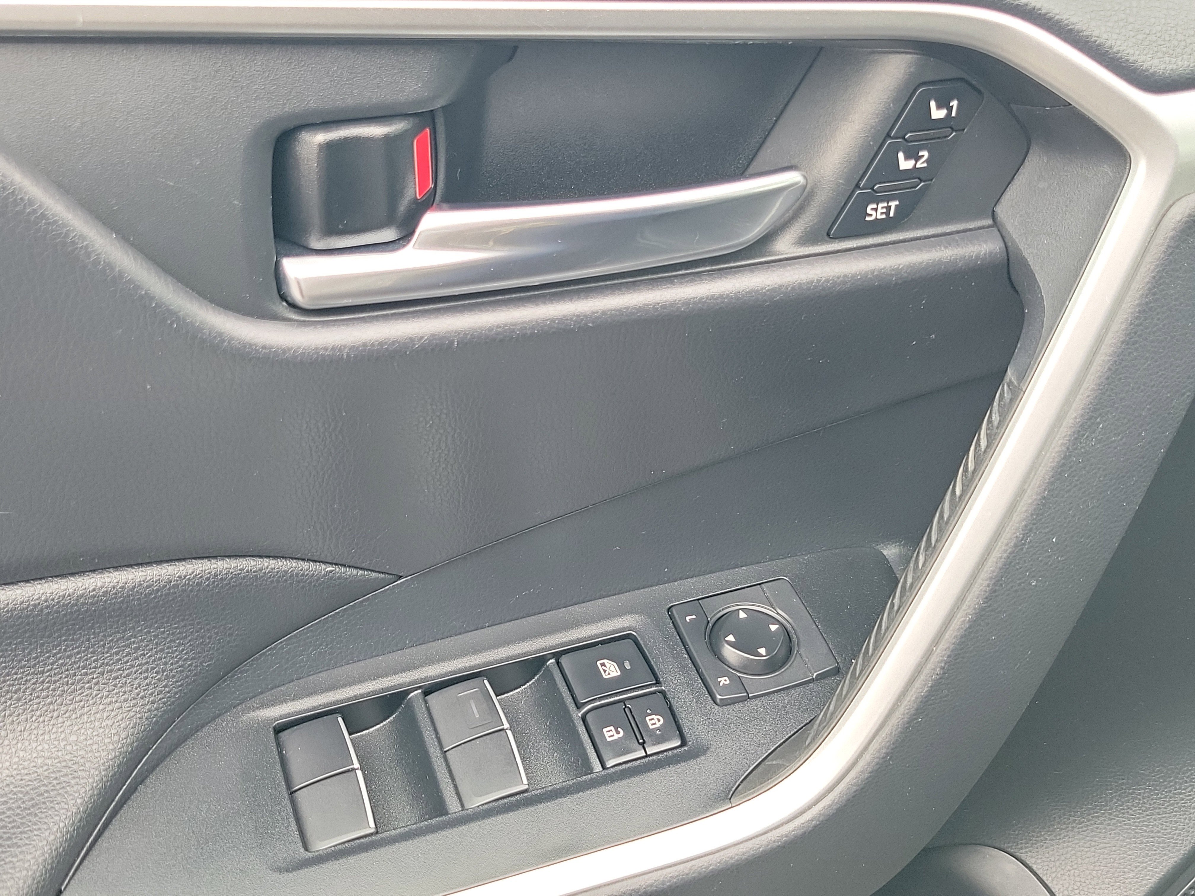 Certified 2019 Toyota RAV4 XLE Premium AWD/4WD image 21