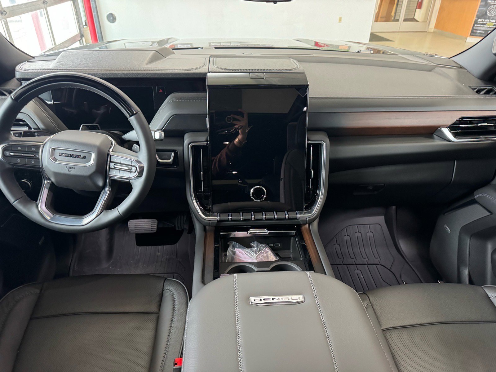 New 2026 GMC Yukon XL Denali w/ Denali Reserve Package image 17