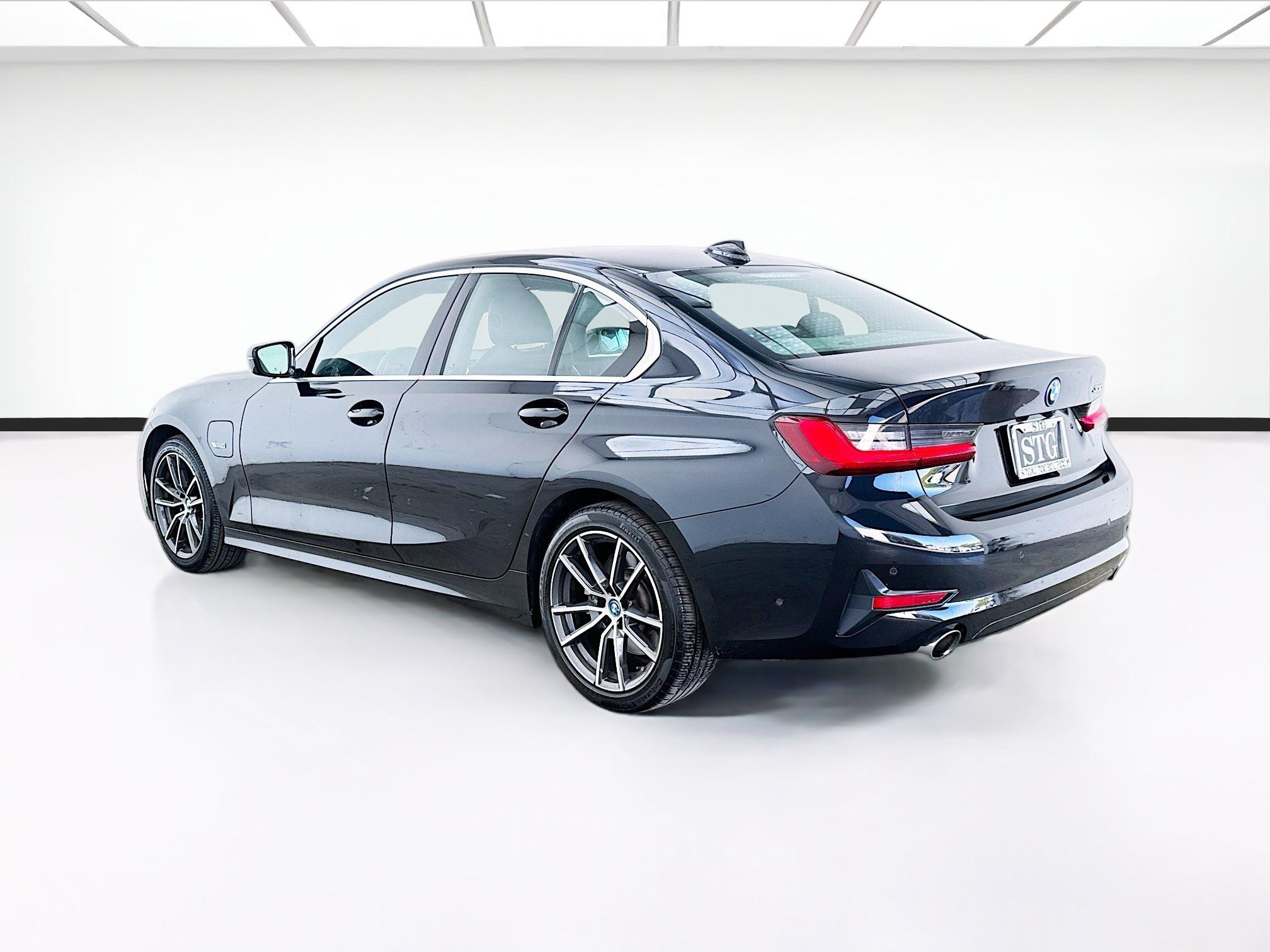 Used 2022 BMW 330e RWD image 6