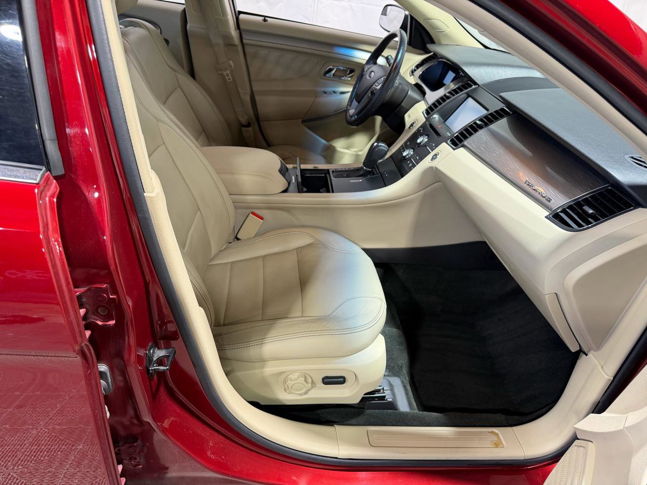 Used 2015 Ford Taurus SEL w/ Equipment Group 201A AWD/4WD image 12