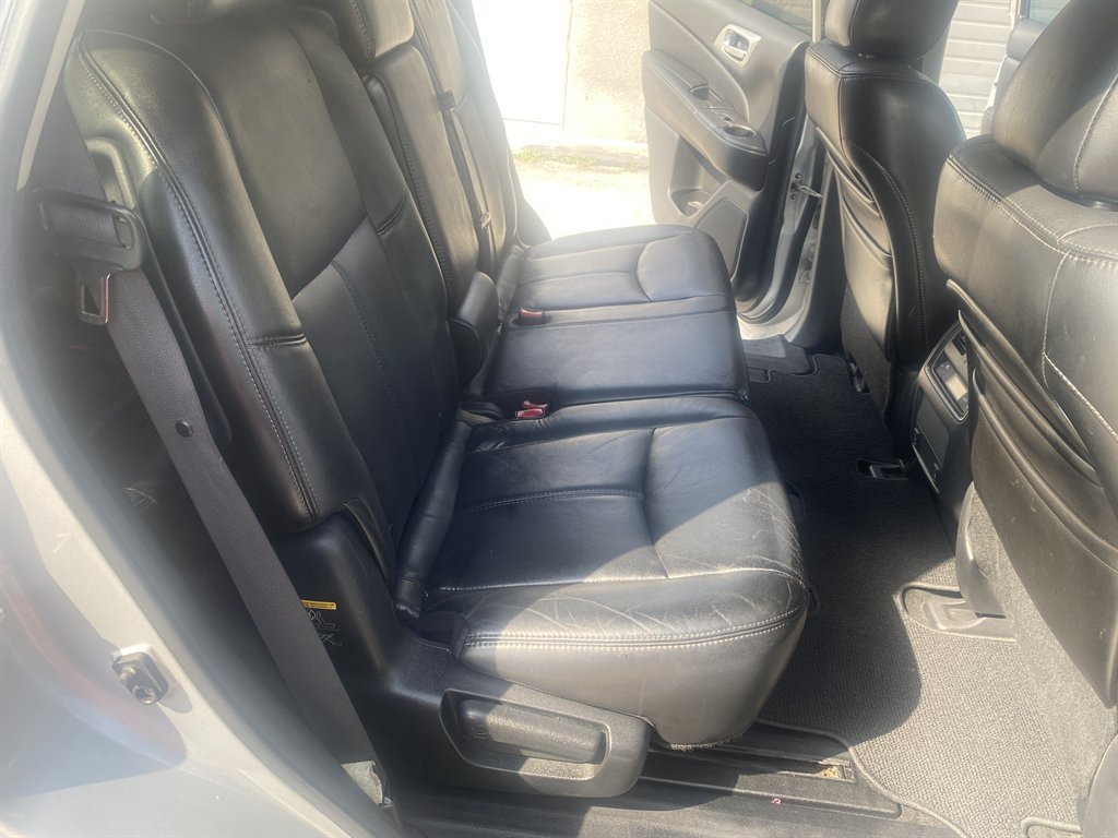 Used 2013 Nissan Pathfinder SL FWD image 16