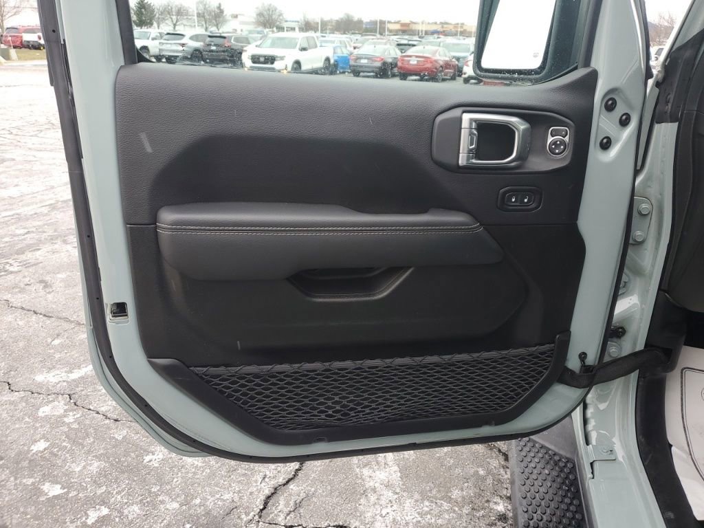 Used 2023 Jeep Wrangler Unlimited Sahara w/ Cold Weather Group image 21