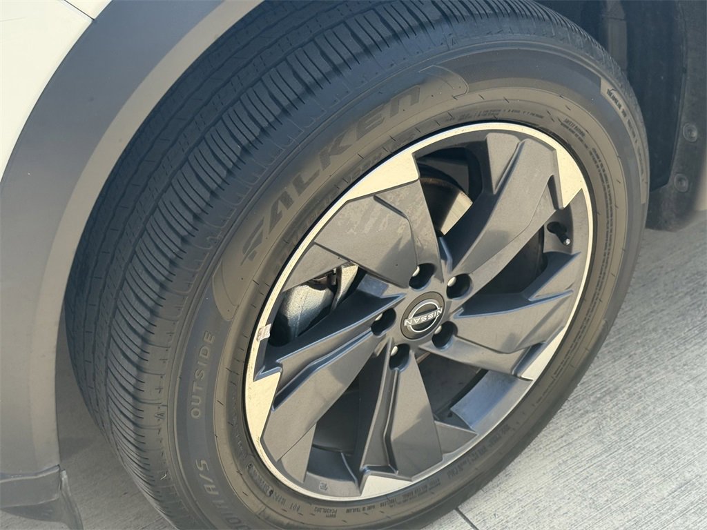 Used 2024 Nissan Rogue SV image 9