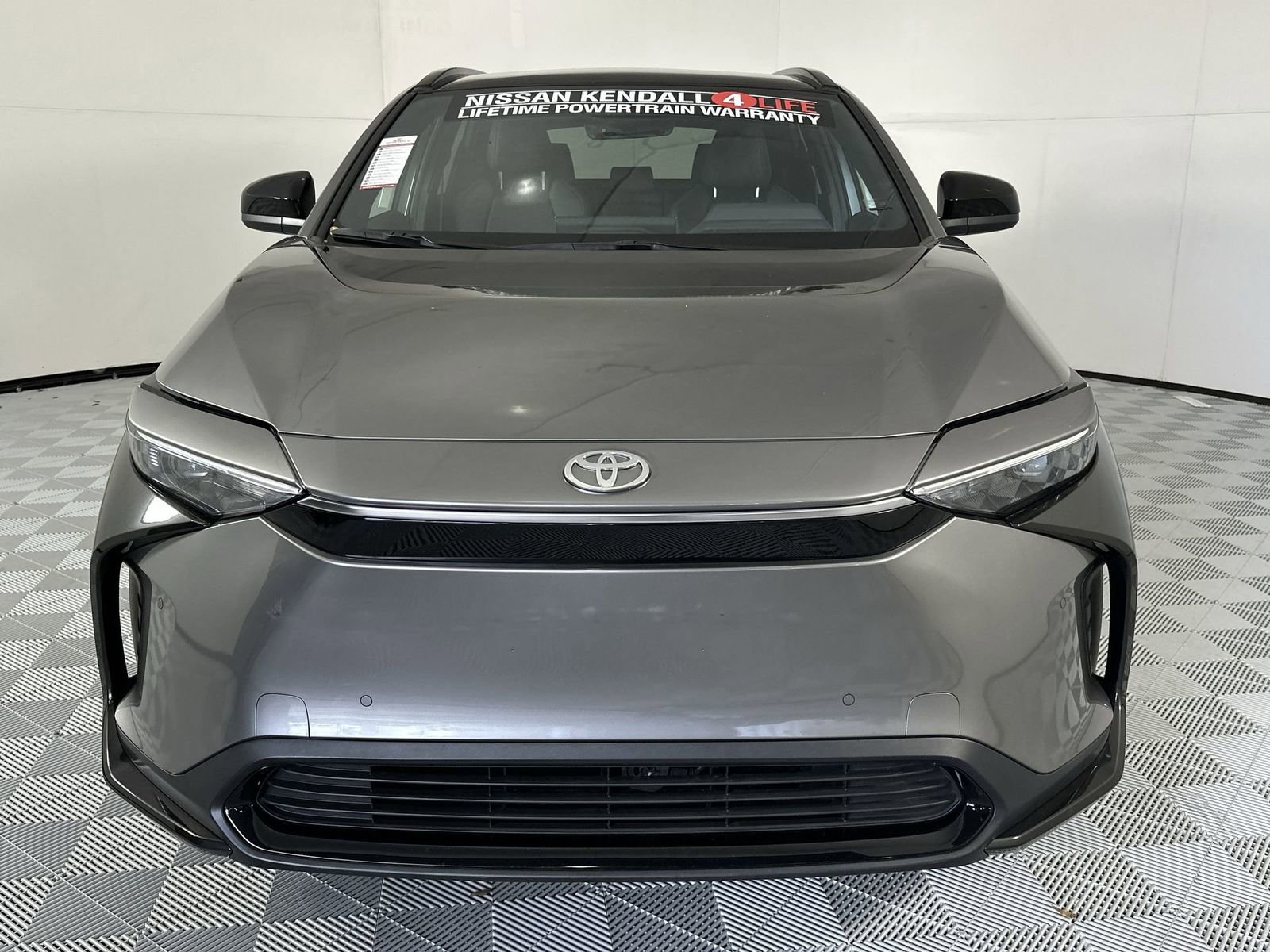 Used 2024 Toyota bZ4X XLE FWD image 3