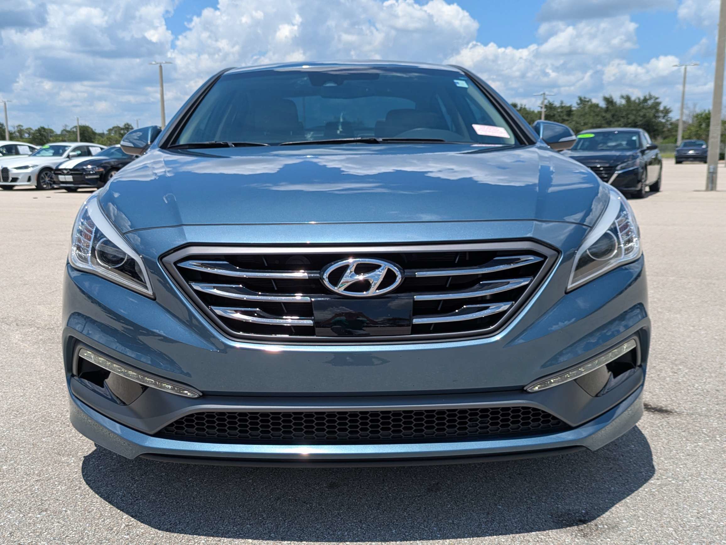 Used 2017 Hyundai Sonata Limited w/ Ultimate Package 04 FWD image 3