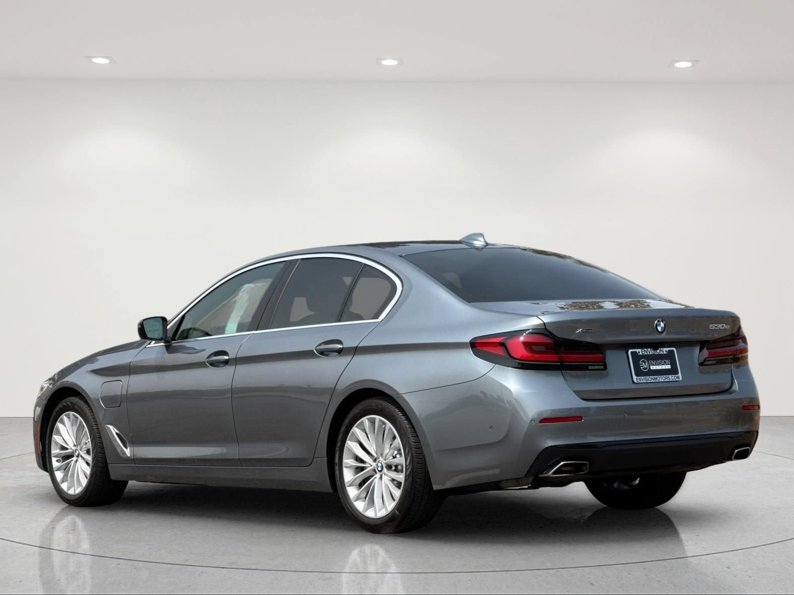 Used 2021 BMW 530e xDrive w/ Premium Package AWD/4WD image 4