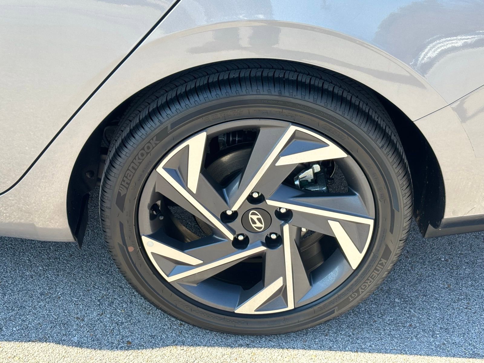 New 2025 Hyundai Elantra Limited image 9