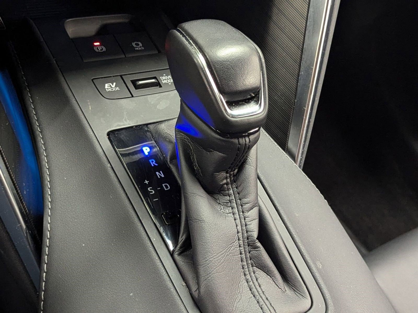 Used 2024 Toyota Venza XLE image 14