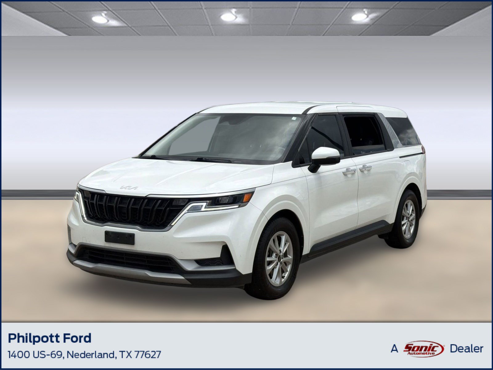 Used 2023 Kia Carnival LX FWD image 1