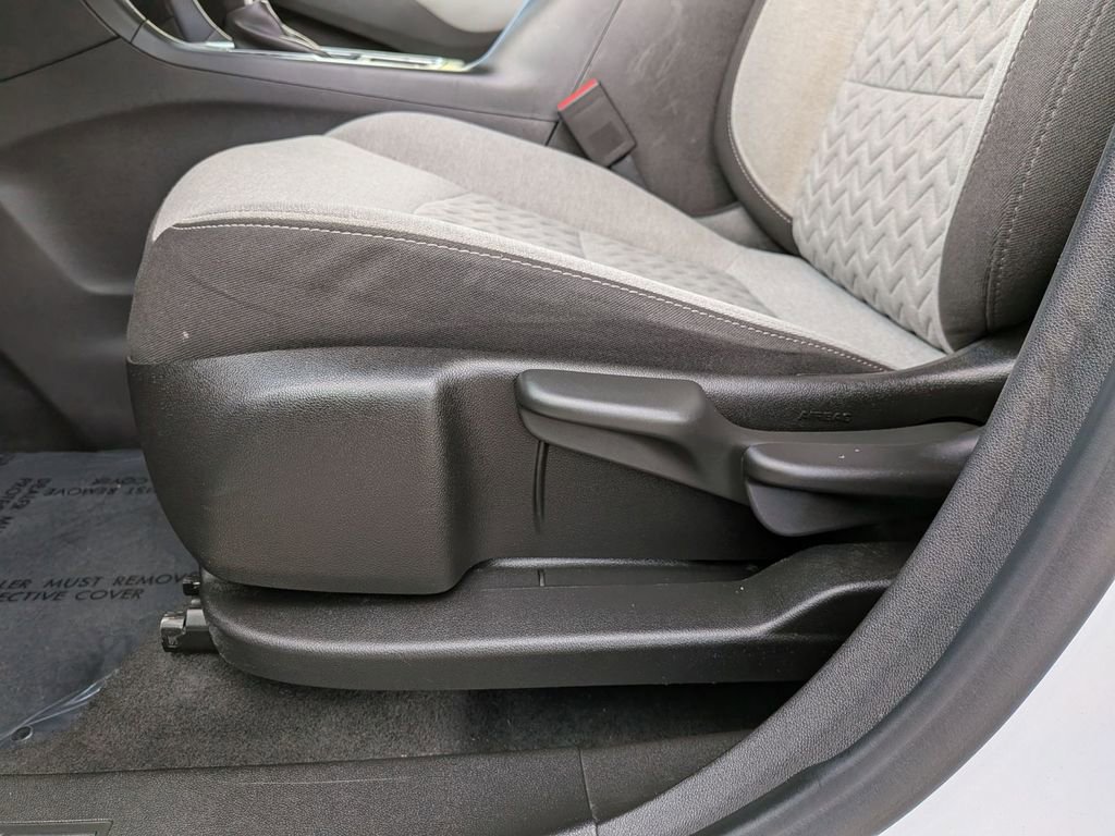 Used 2022 Chevrolet Equinox LS image 17