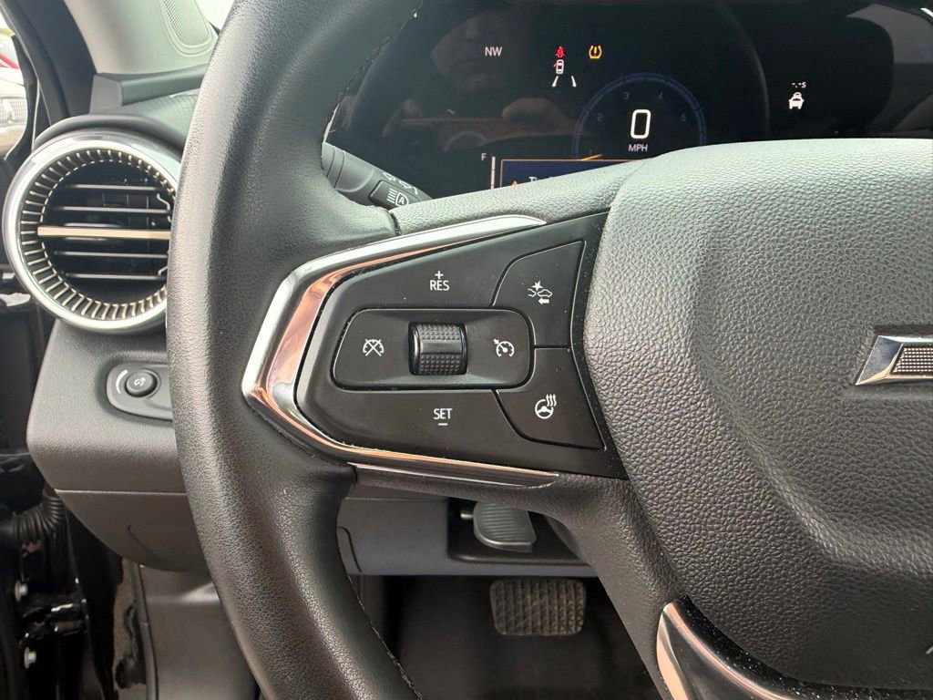 Used 2024 Chevrolet Trax ACTIV w/ Sunroof Package FWD image 22