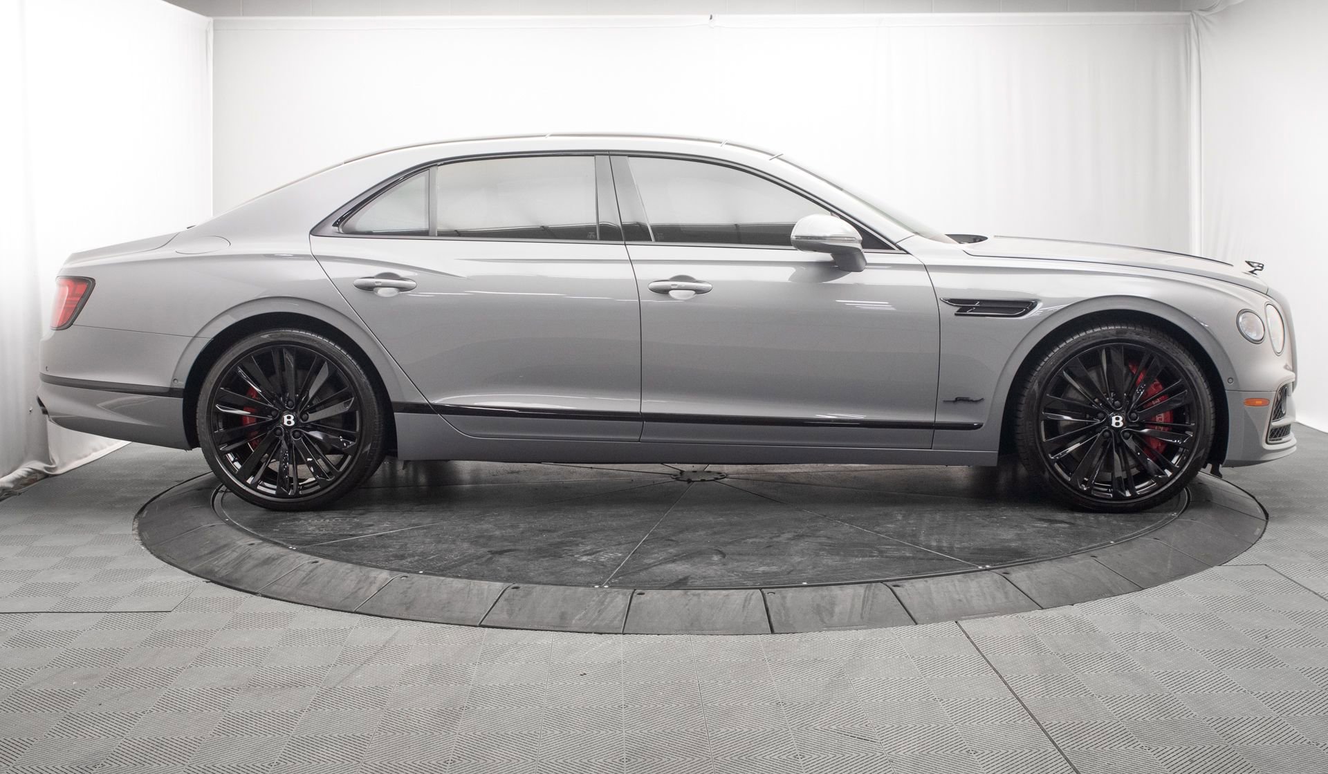 Used 2023 Bentley Flying Spur W12 image 2