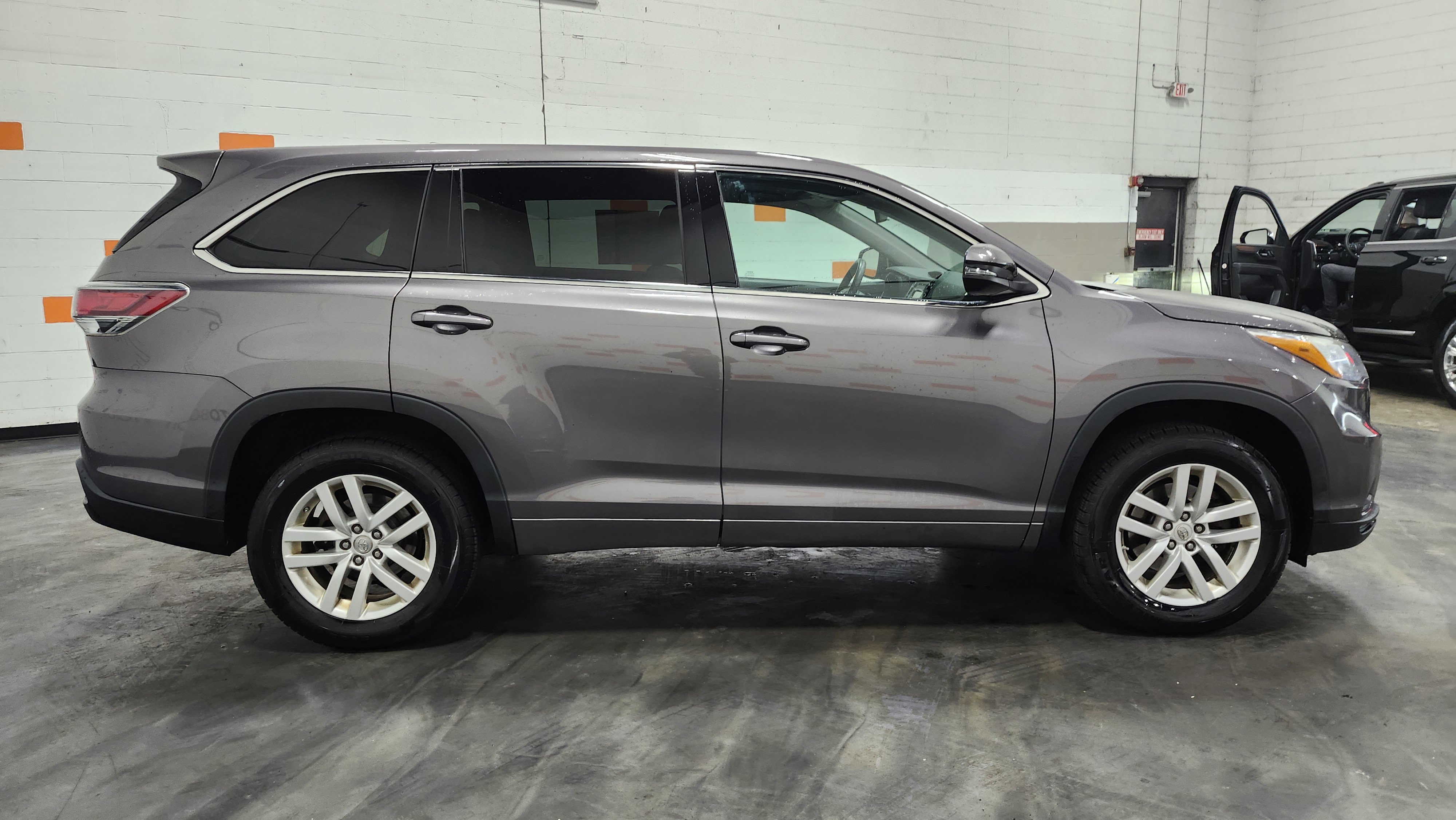 Used 2015 Toyota Highlander LE image 15