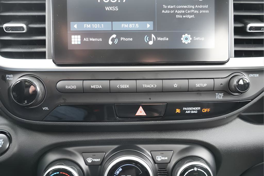 Certified 2025 Hyundai Venue SEL FWD image 34