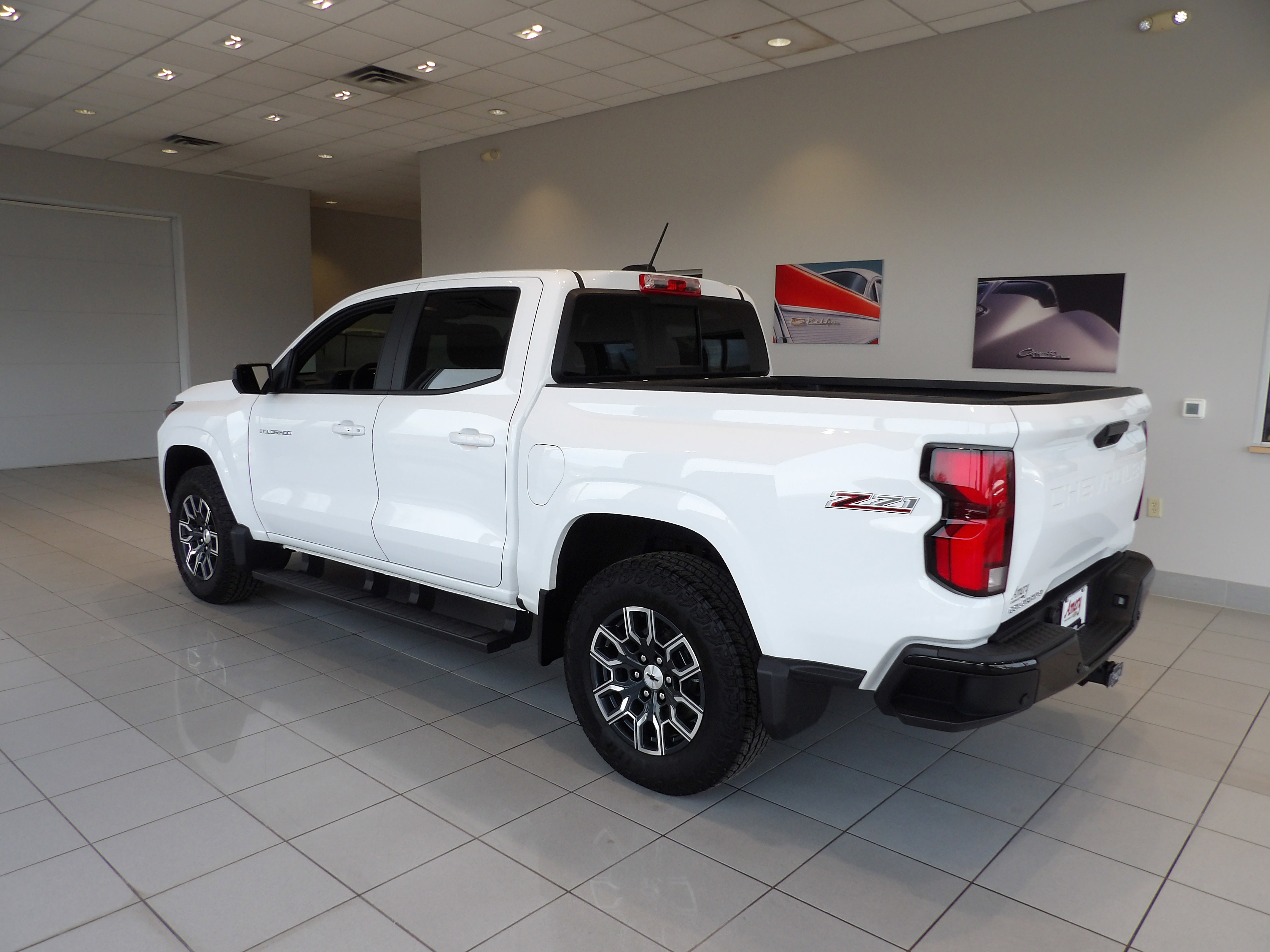 Used 2024 Chevrolet Colorado Z71 w/ Z71 Convenience Package 2 image 6