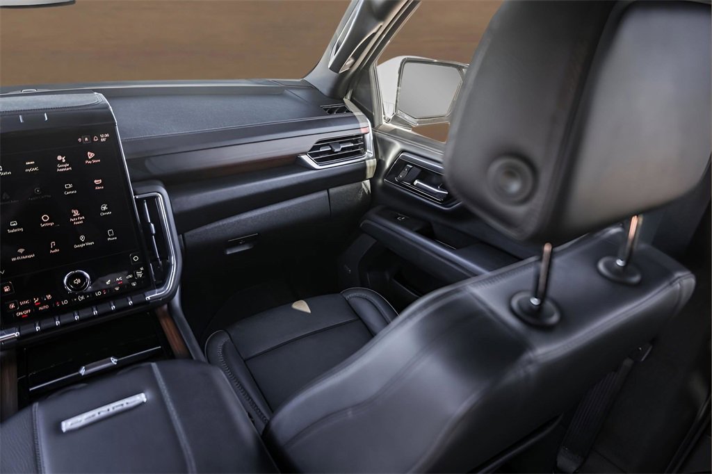 Used 2025 GMC Yukon XL Denali image 29