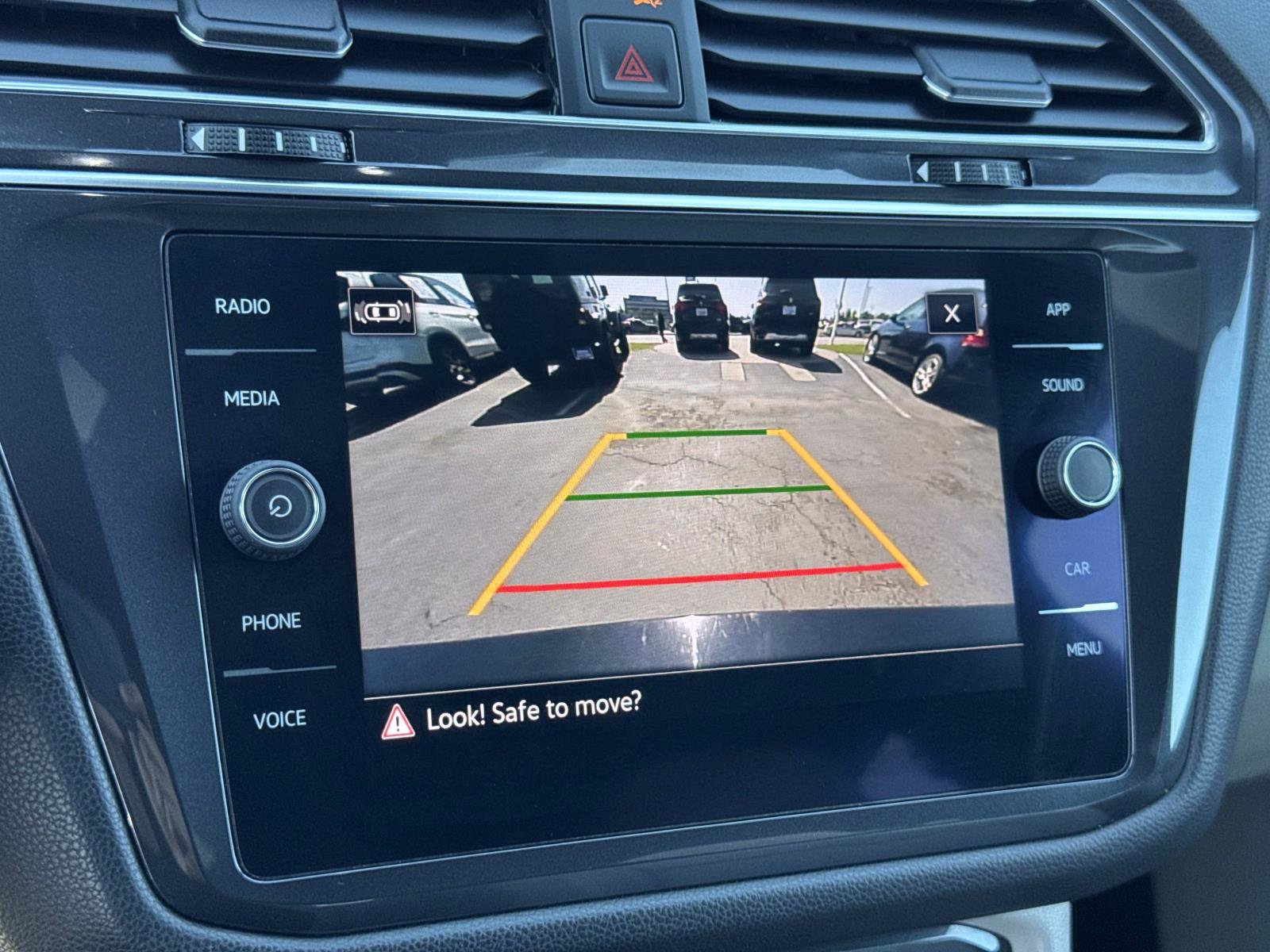 Used 2022 Volkswagen Tiguan SE R-Line image 17