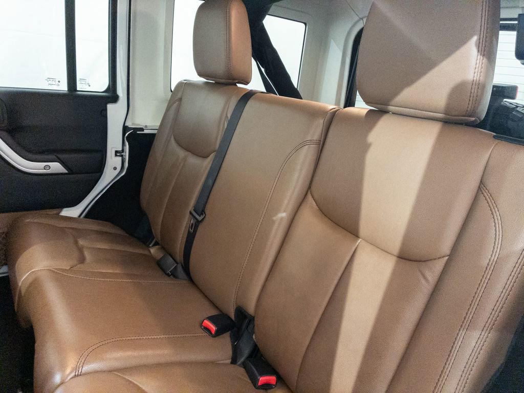 Used 2014 Jeep Wrangler Unlimited Sahara w/ Connectivity Group image 9