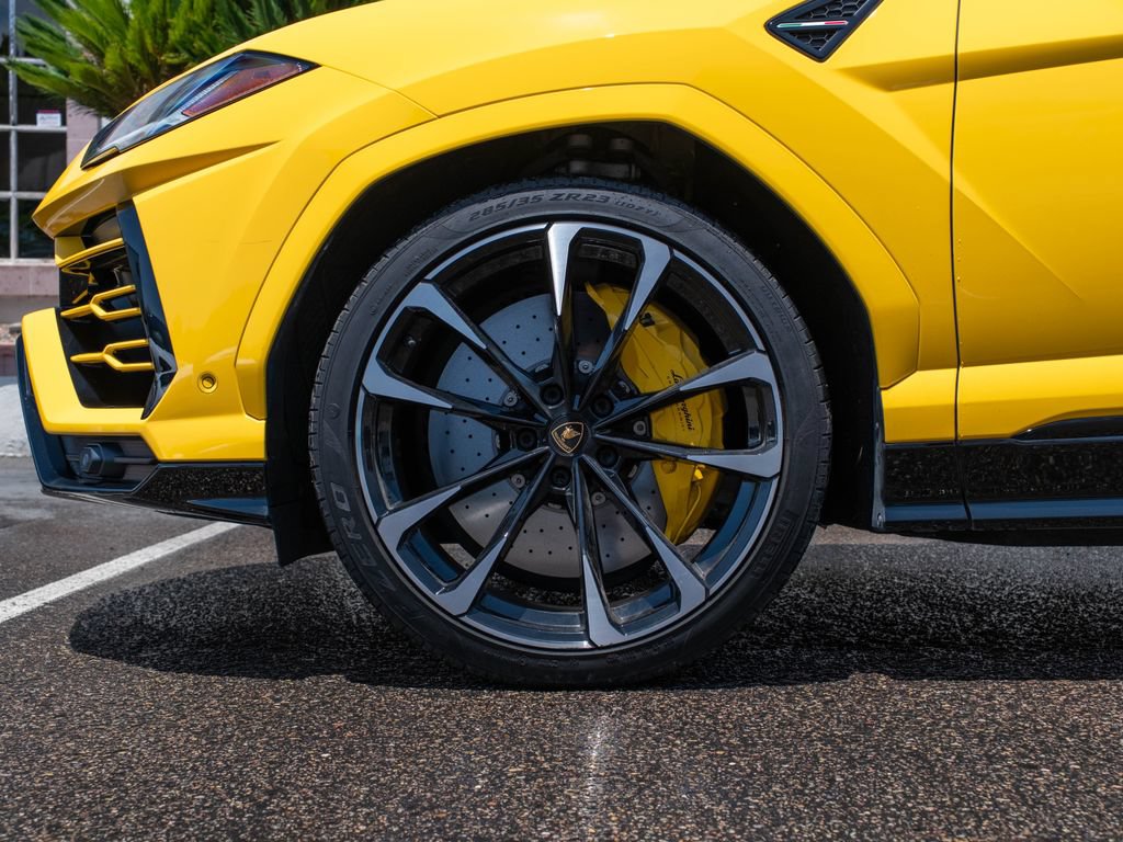 Used 2021 Lamborghini Urus AWD/4WD image 9