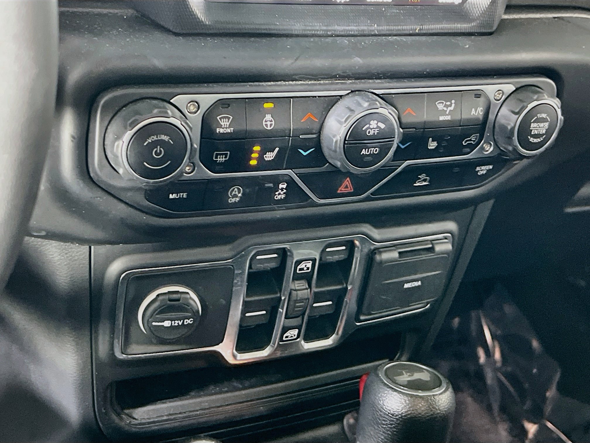 Used 2023 Jeep Wrangler Unlimited Sahara w/ Cold Weather Group AWD/4WD image 16