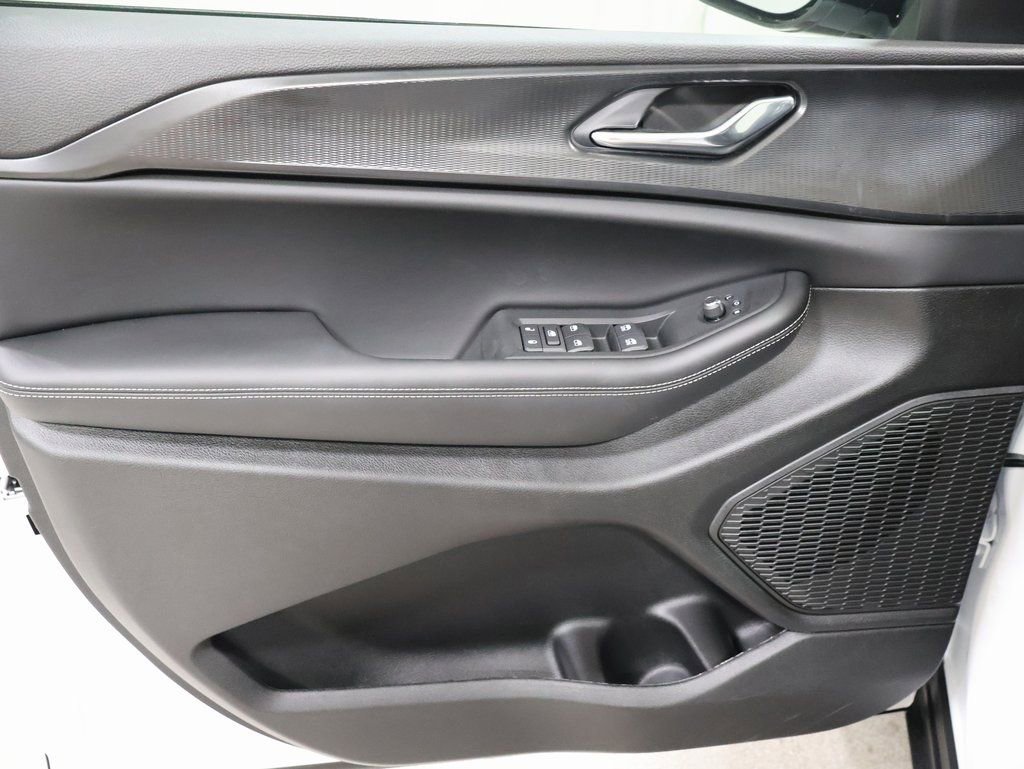 New 2025 Jeep Grand Cherokee L Altitude image 10