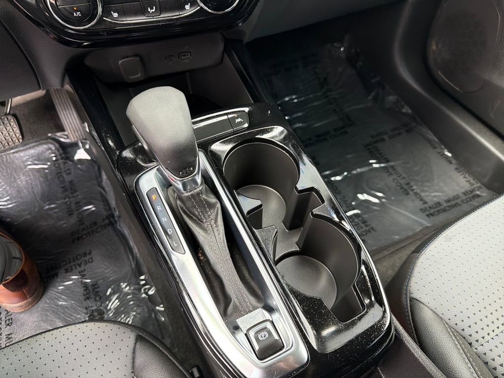 Certified 2025 Chevrolet Trax LT w/ LT Convenience Package FWD image 25