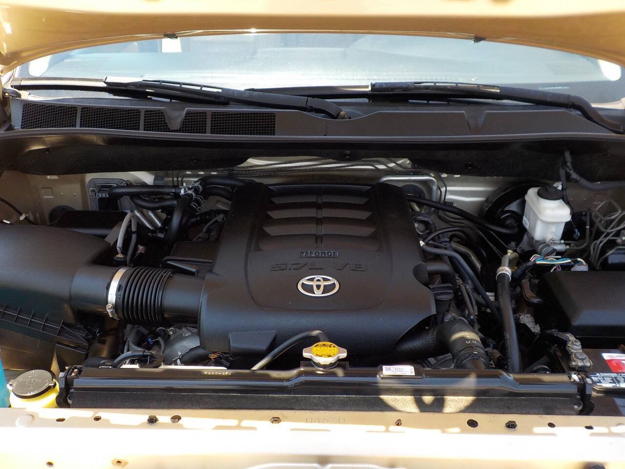 Used 2016 Toyota Sequoia SR5 w/ Premium Package RWD image 33