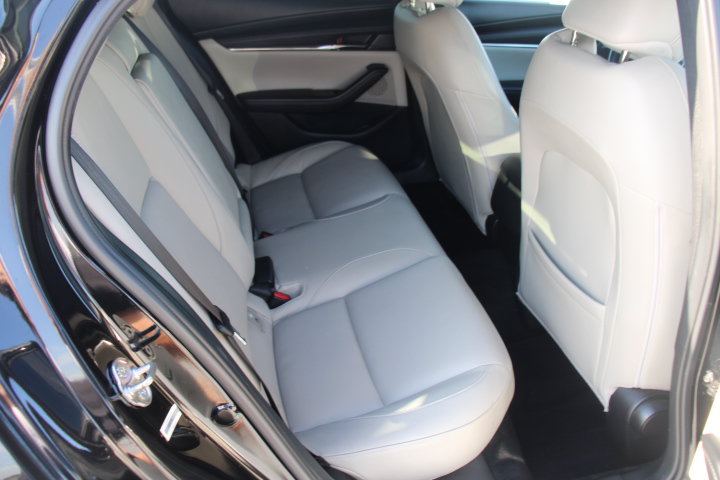 Used 2019 MAZDA MAZDA3 Hatchback w/ Preferred Package FWD image 17