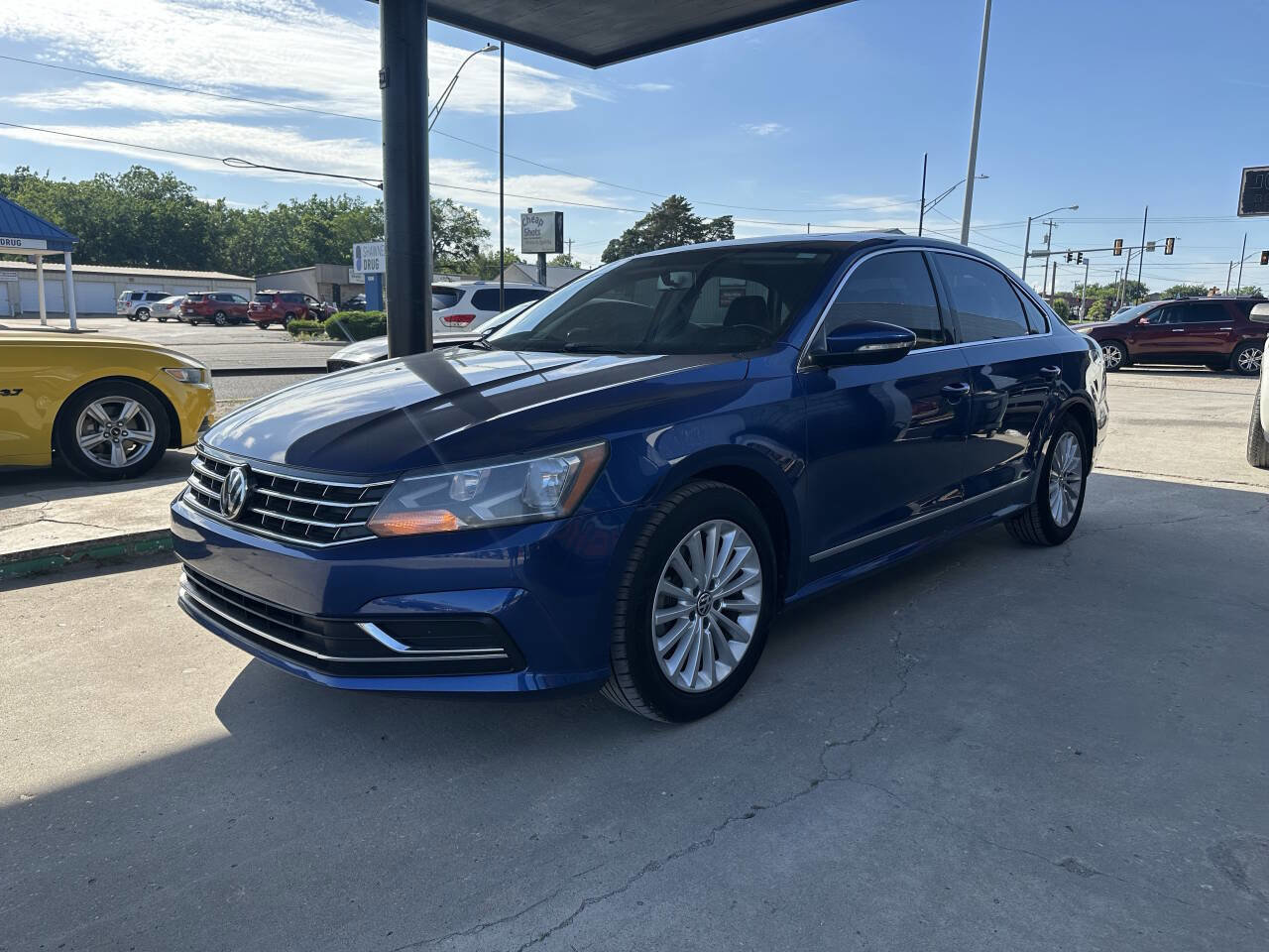 Used 2017 Volkswagen Passat 1.8T SE FWD image 3