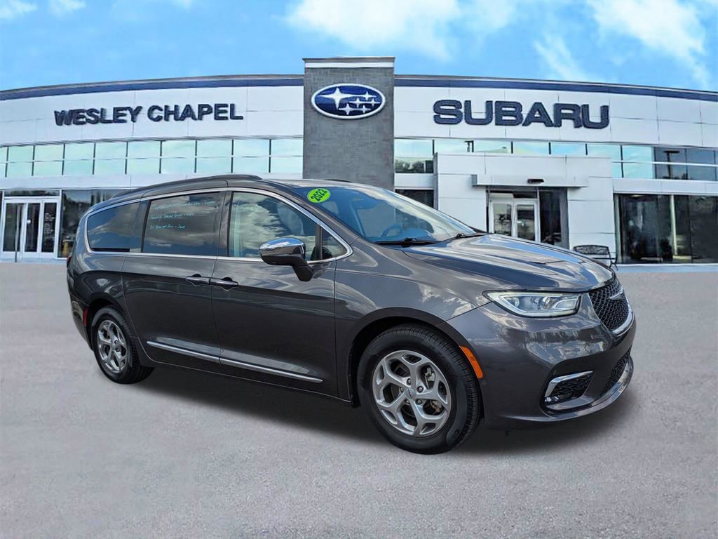 Used 2022 Chrysler Pacifica Limited image 1