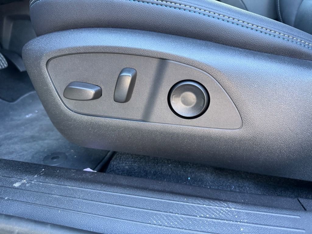 New 2026 Chevrolet Equinox EV LT w/ Convenience Package II image 12