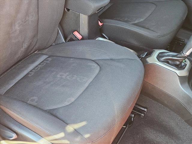 Used 2017 Jeep Renegade Latitude FWD image 21