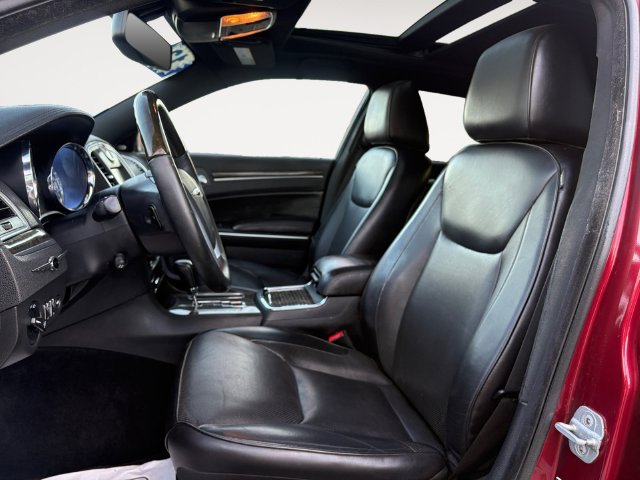 Used 2013 Chrysler 300 C RWD image 9