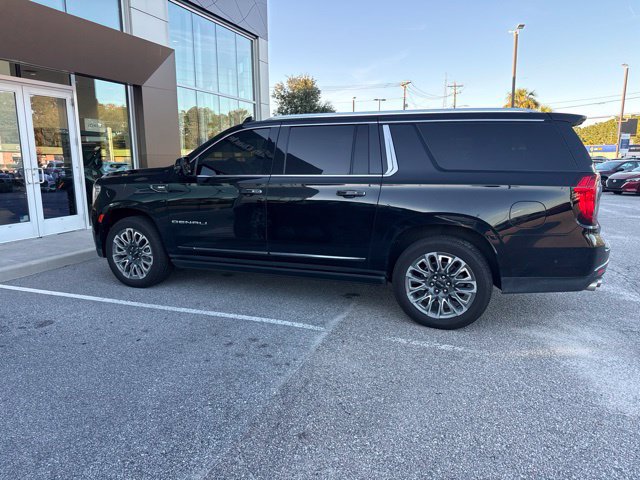 Used 2023 GMC Yukon XL Denali Ultimate AWD/4WD image 8