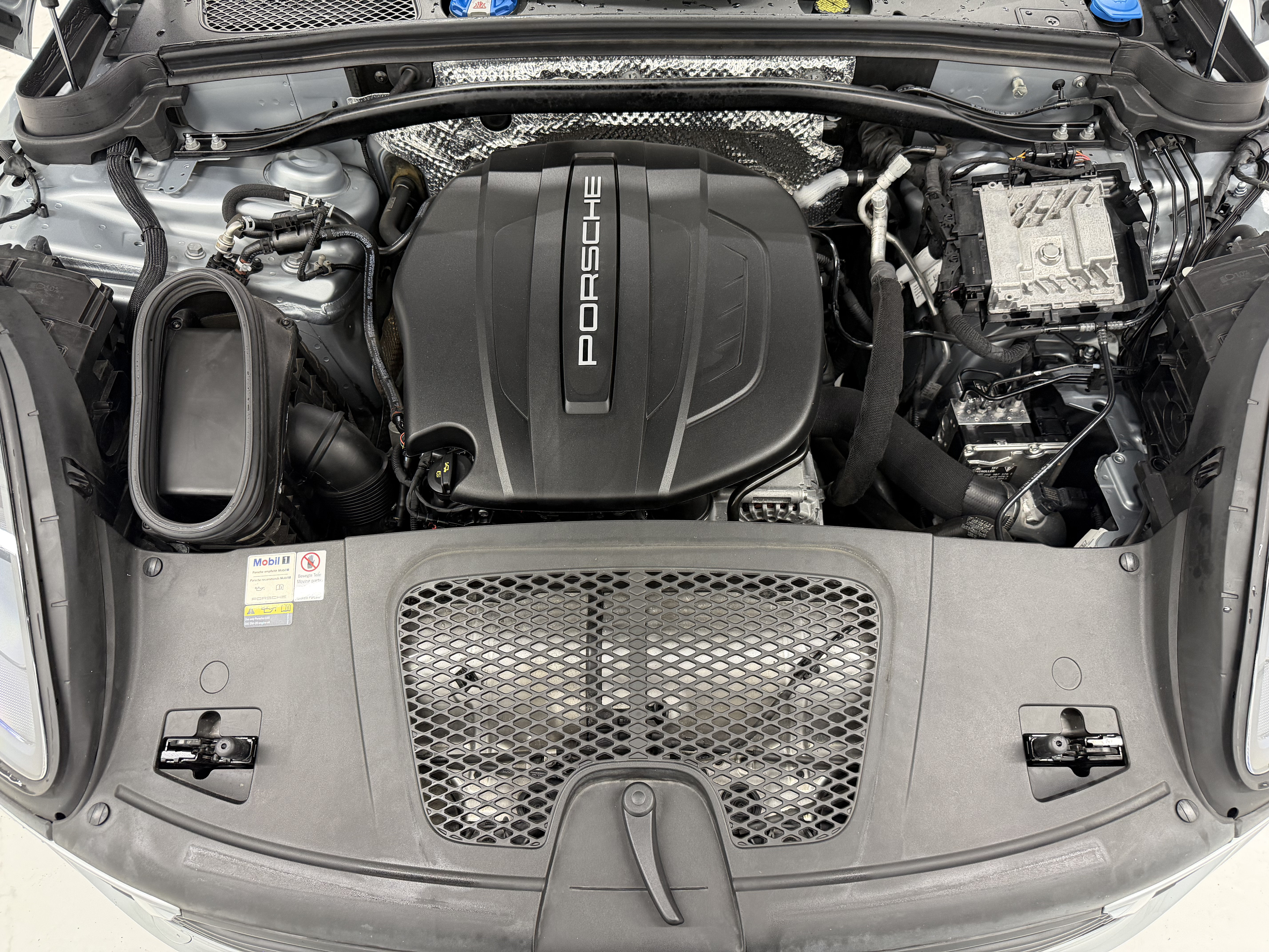 Certified 2021 Porsche Macan AWD/4WD image 58