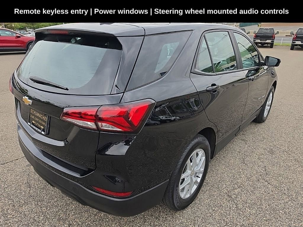 Used 2023 Chevrolet Equinox LS FWD image 3
