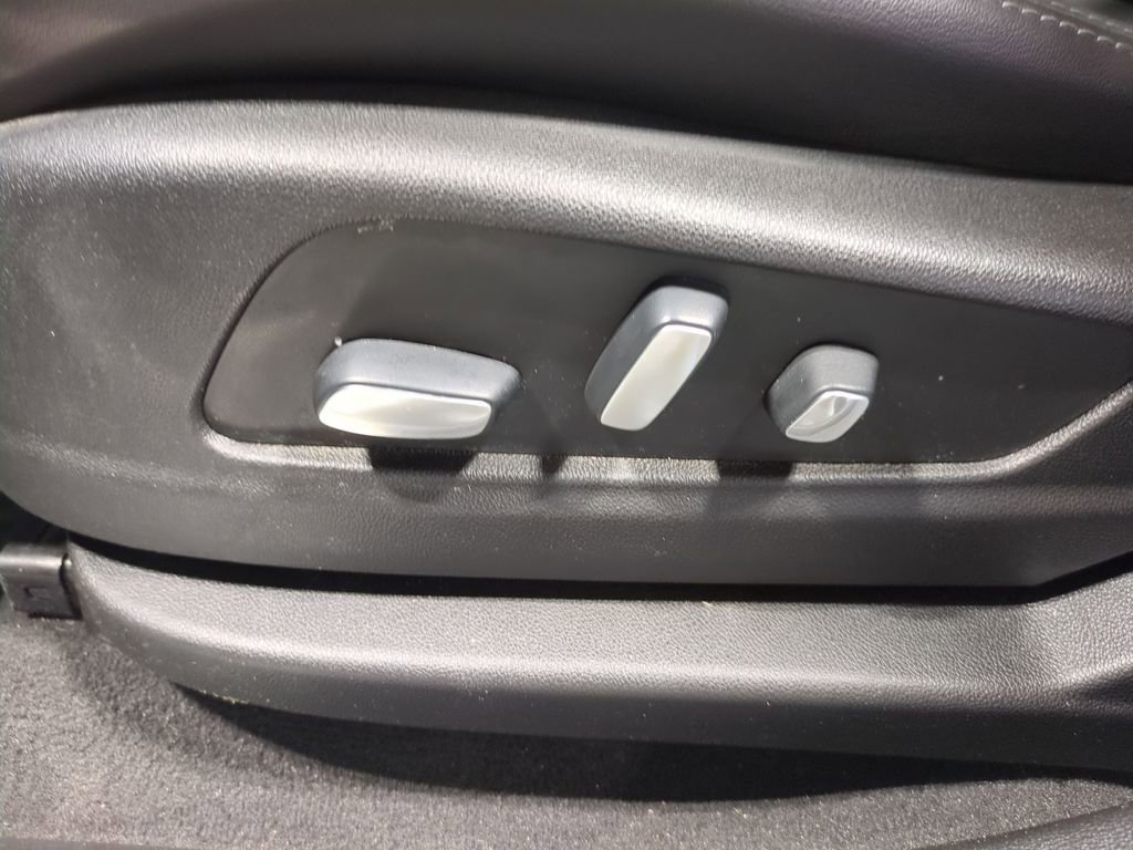 Used 2020 Cadillac XT5 Premium Luxury w/ LPO, Floor Liner Package image 21