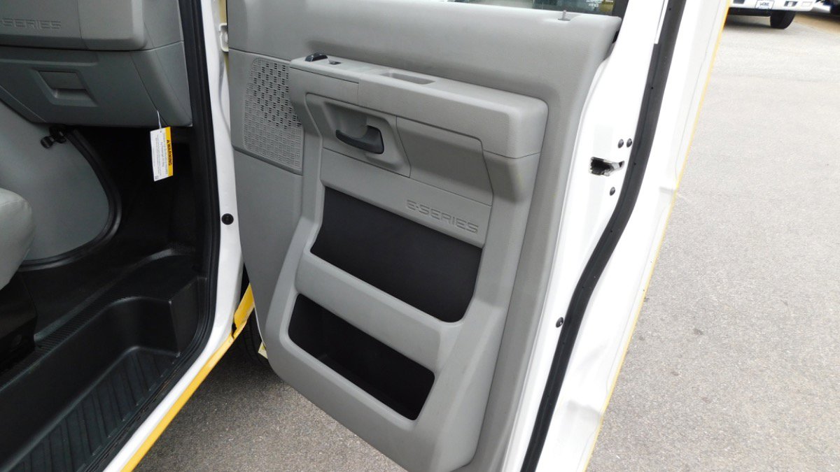 Used 2023 Ford E-450 and Econoline 450 Super Duty w/ Power Windows & Locks Group image 18