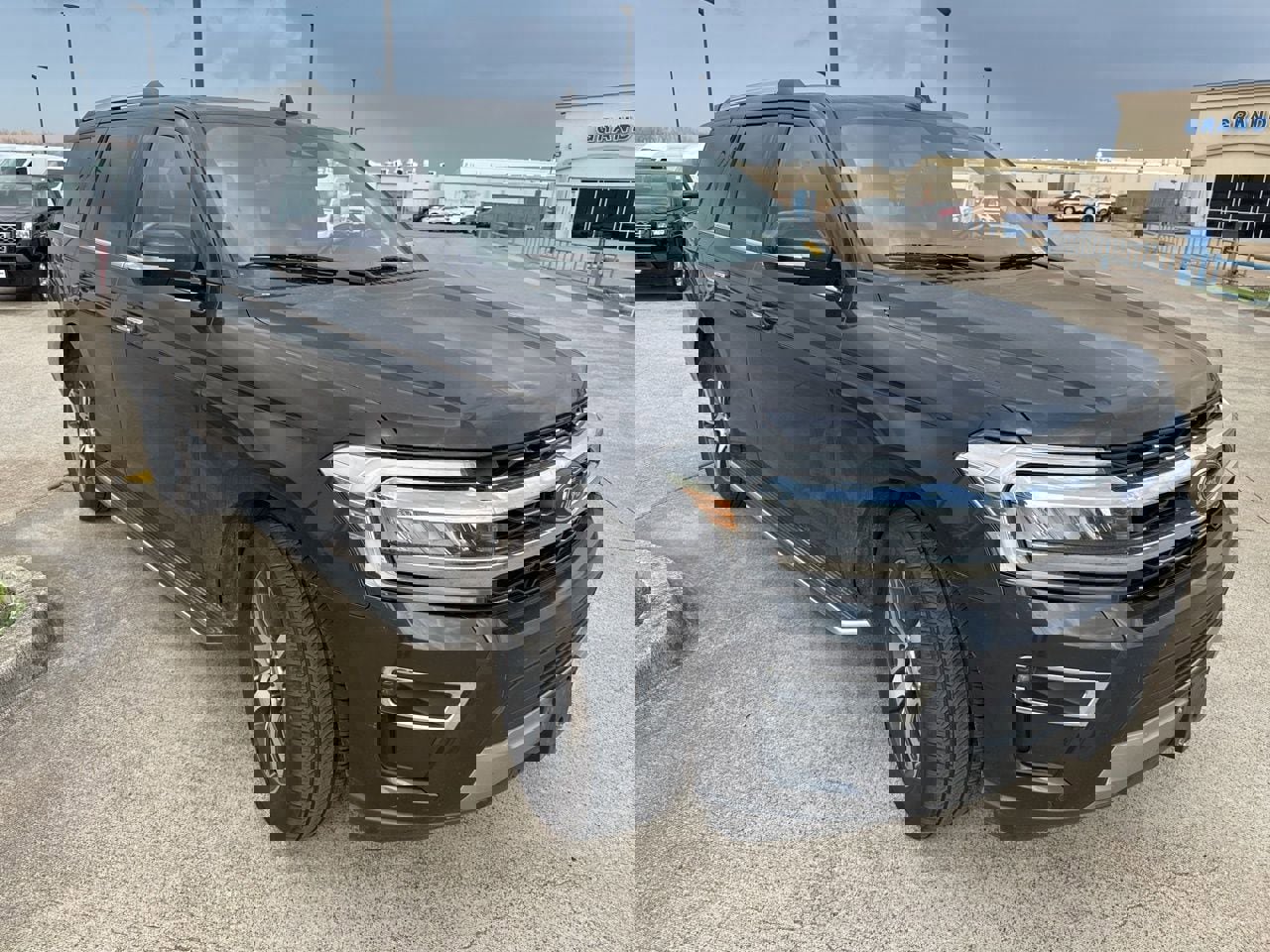 Used 2023 Ford Expedition Limited image 19