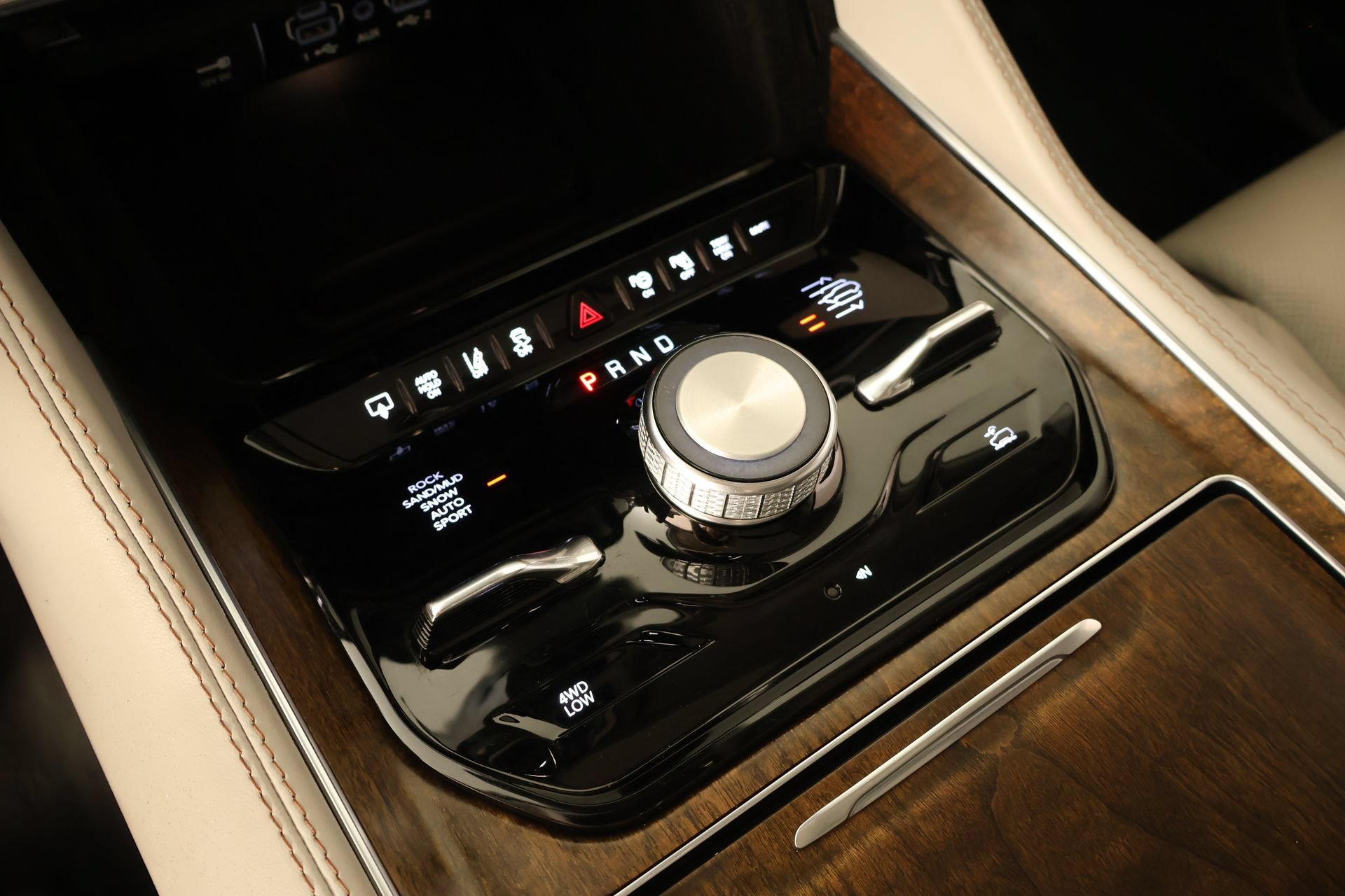 Used 2023 Jeep Grand Wagoneer 4WD w/ Convenience Group III image 9
