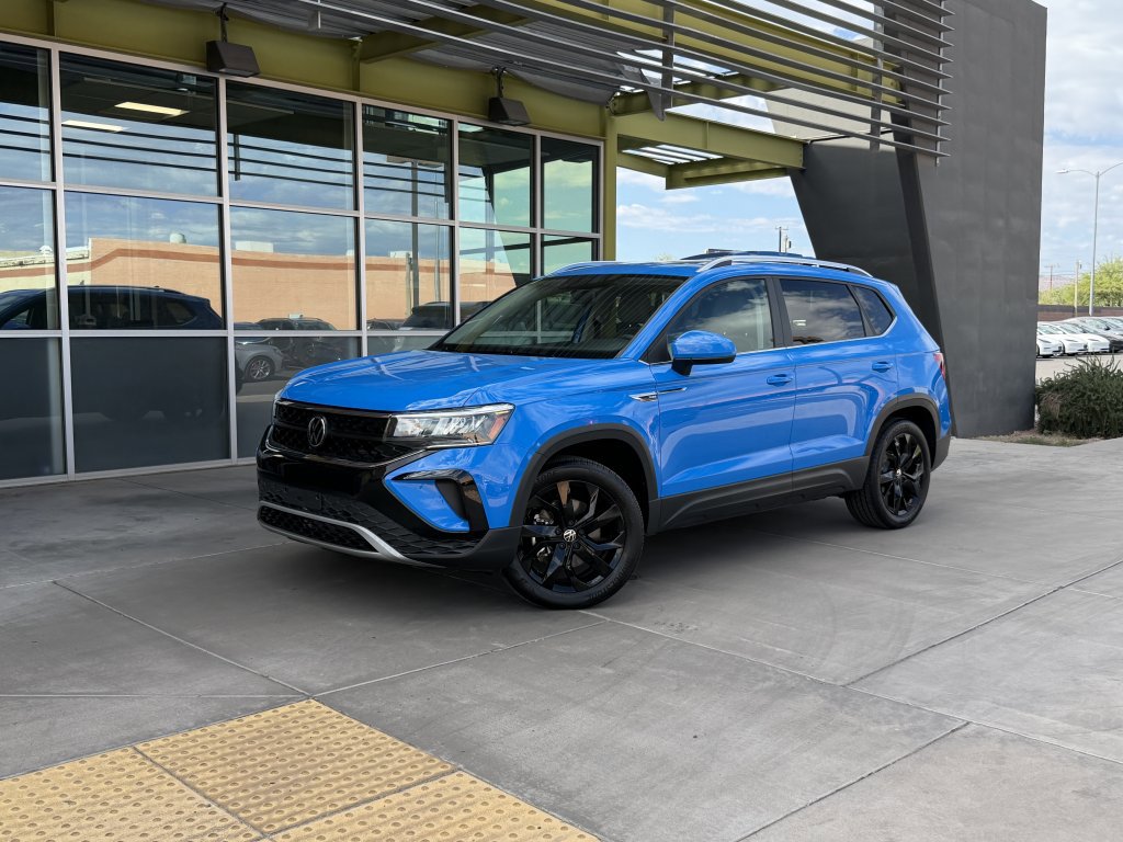 Used 2022 Volkswagen Taos SE w/ Panoramic Sunroof Package image 1