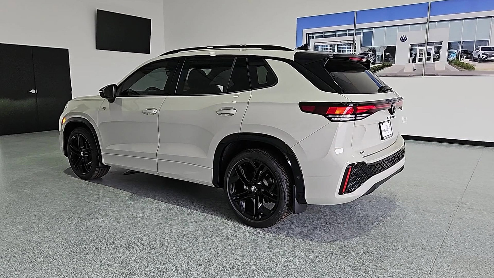 New 2026 Volkswagen Tiguan SE R-Line FWD image 7
