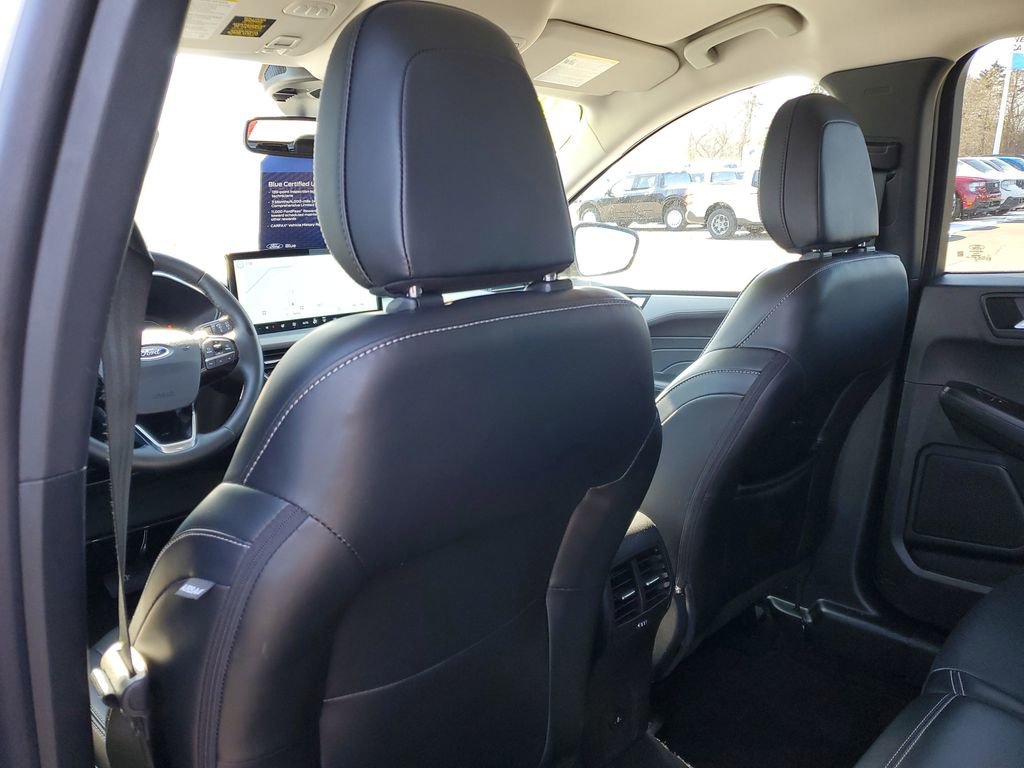 Certified 2025 Ford Escape Platinum image 30