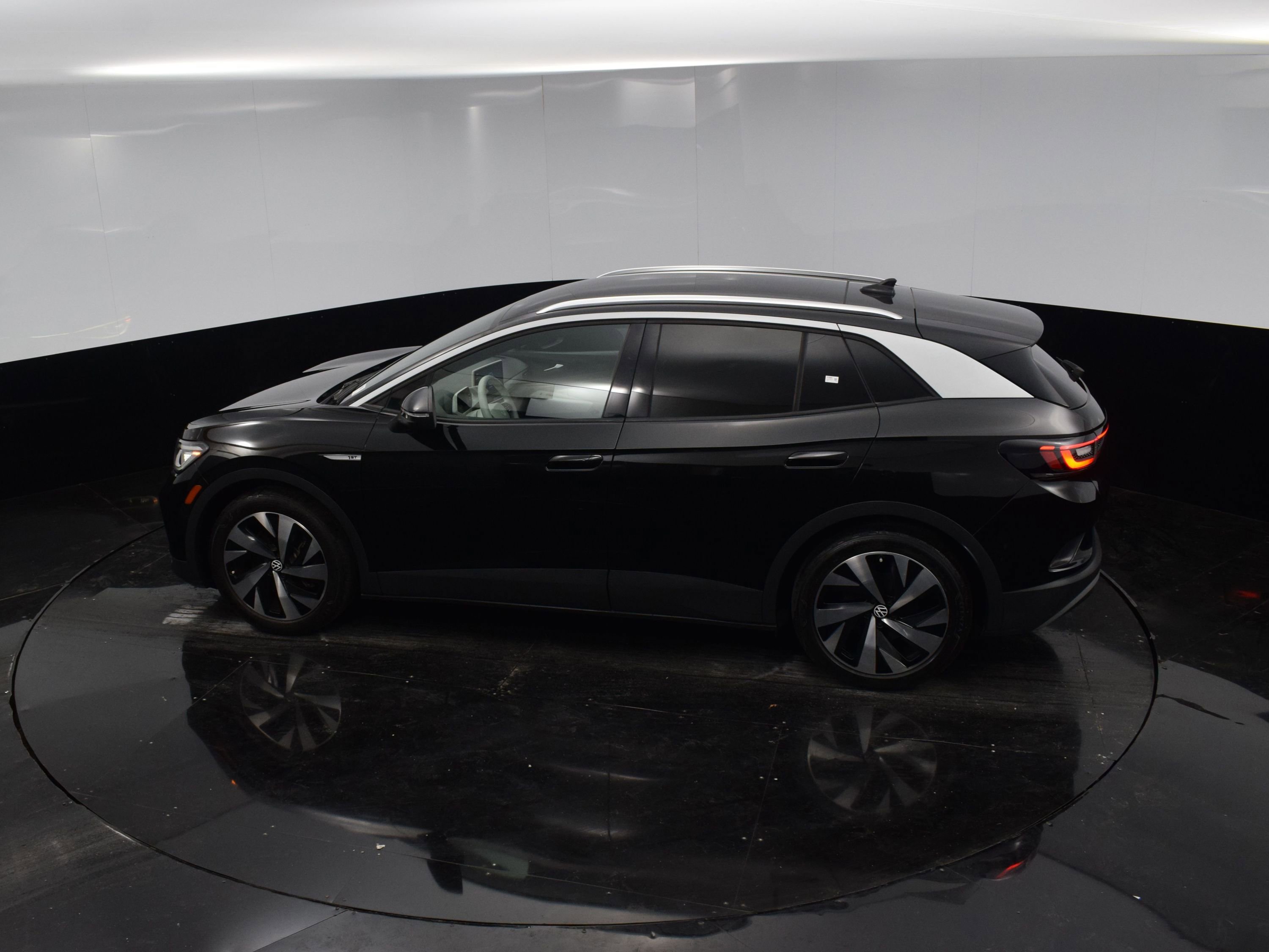 Used 2021 Volkswagen ID.4 1st Edition w/ ID.4 Protection Package image 28