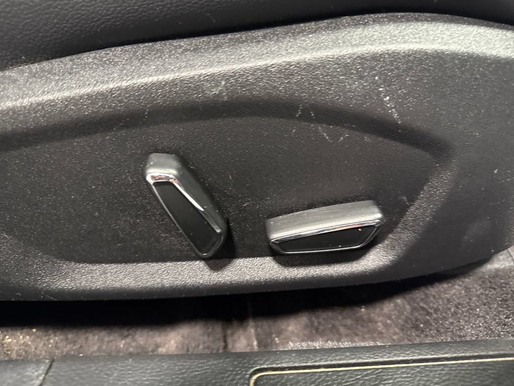 Used 2017 Ford Fusion SE FWD image 33