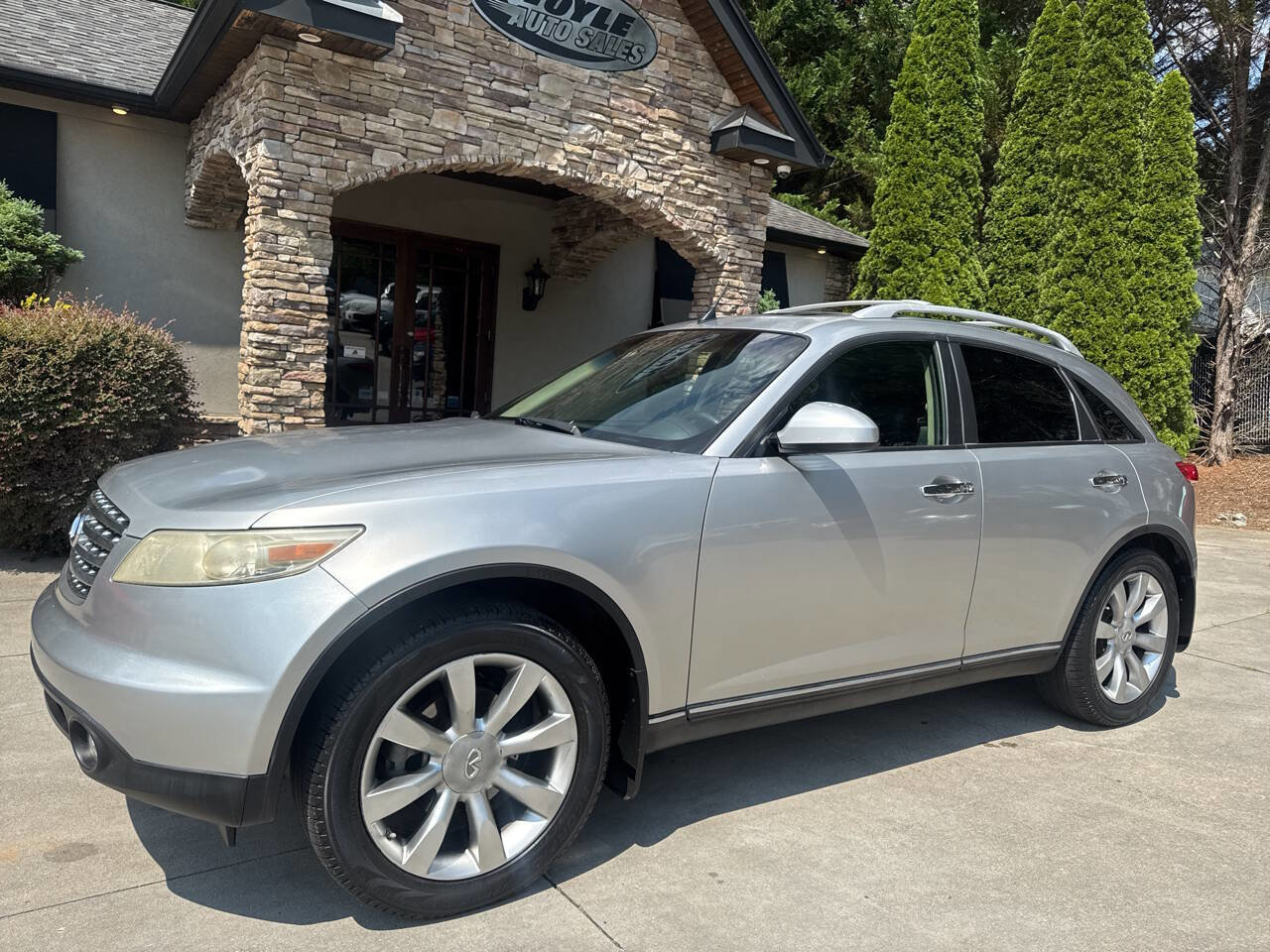 Used 2004 INFINITI FX45 AWD w/ Technology Pkg image 2
