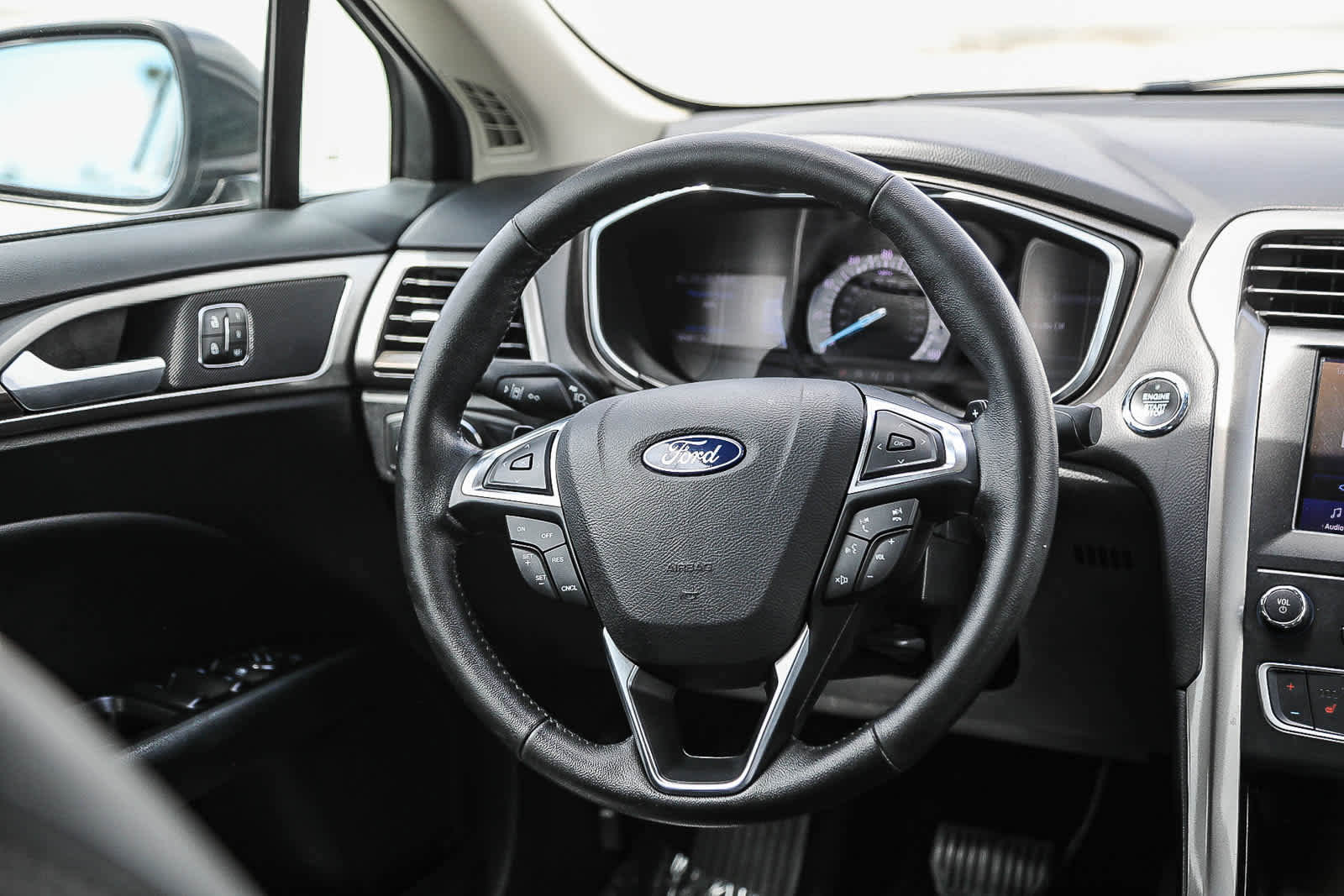 Used 2019 Ford Fusion SEL FWD image 15