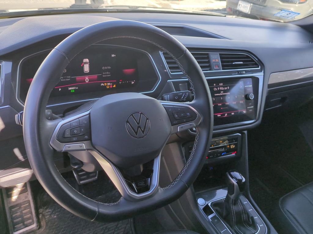 Used 2023 Volkswagen Tiguan SE R-Line image 16