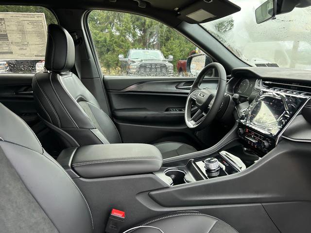 New 2025 Jeep Grand Cherokee Altitude image 23